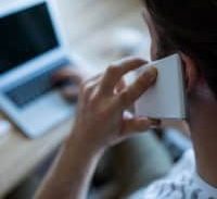 אישום: סחט קטינות באמצעות ווטסאפ, בעודו תחת צו פיקוח