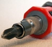 אישום: מסע אלימות עם מברגה