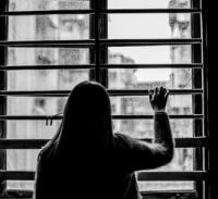 שירות המבחן קבע שהבעל מסוכן, אבל הוא שוחרר בתנאים מגבילים