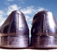 אישום: נקמת שוטר הסיור במוכר הנעליים