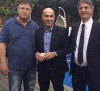 אצל זילברברג בבריכה