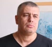 רפי רותם הורשע בסדרת הטרדות