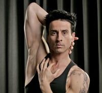 אישום: איים על עידו תדמור