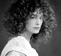 זהירות, דוגמנית על (הכביש)