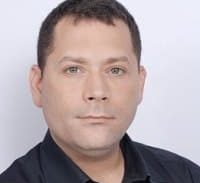 היועץ האסטרטגי ליאור חורב: פעם בשירות רוזנשטיין, היום בשירות אלשיך