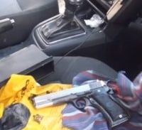 האקדח הוסלק במזגן של הרכב