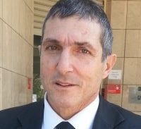 כשרוני ריטמן "תפר" תיק לאבי רוחן