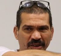 "יצחק התעורר עם זאביק וישן עם זאביק. רצה להרוג את הבנאדם ולקחת לו את הקזינואים"