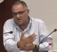 מזכיר הממשלה לשעבר, עובד יחזקאל, והרל"שית של פואד חשודים בקבלת שוחד