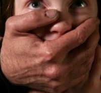 אישום: שוטר צבאי ביצע עבירות מין באיומי סכין בשתי ילדות