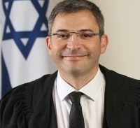 השופט: לא בטוח שהנאשם הוא זה שתקף את השוטר