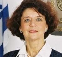 בית המשפט: אסירים לא יחויבו לנעול כפכפים בביקורי משפחות פתוחים