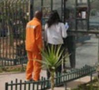 תקדים: אסיר פלשתיני יצא להלוויית אמו בשטחים