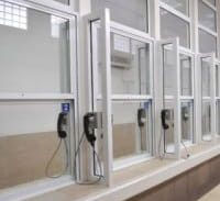 חשד: הורים ניסו להבריח הרואין לבנם העצור