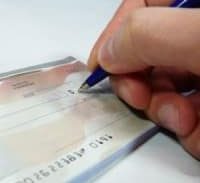 אישום: גנב צ'קים כדי לקנות פורשה ולעשות קורס טיס