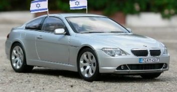 הדגם שלי הוא כחול ולבן