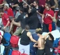 מאסר בפועל לאוהד הפועל ת"א שהשליך כיסא על קצין משטרה