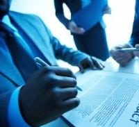 משה אקנין נעצר על עבירות מרמה, זיוף והלבנת הון