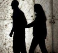 חשד: הוביל לוקה בשכלה לאתר בנייה וביצע בה עבירות מין