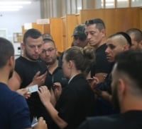 המשטרה מצלמת את אנשי ארגון מוסלי בבית המשפט