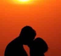 נשיקה סטירה