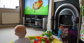 מנהלת גן, גננת וסייעות הואשמו בתקיפת פעוטות