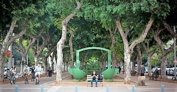 מפקח גיזום עצים בעיריית תל אביב חשוד בקבלת שוחד מקבלנים