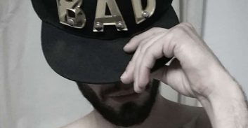 שלוש שנות מאסר לצעיר שתקף הומואים בבתיהם