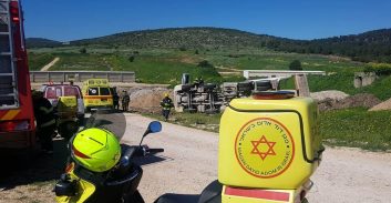 פצוע קשה בהתהפכות משאית סמוך למחלף אליקים