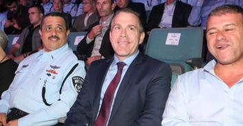 צ'יקו אדרי ובכירי המשטרה בטקס הפרידה מהמפכ"ל רוני אלשיך