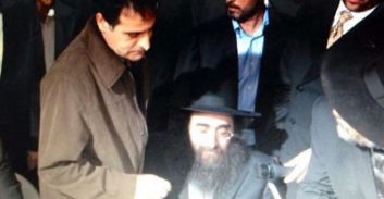 מנשה ארביב מוריד את הכפפות? דורש לחשוף את חומרי החקירה בתיקי פינטו ואפריים ברכה