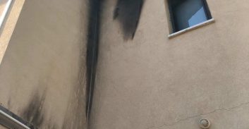 נאשם בזריקת בקבוקי תבערה על בית מגורים נשלח למעצר בית