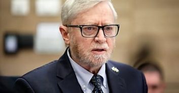 מבקר המדינה: חשד לפלילים במכרזי המשטרה