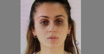 החשודה בעושק פגועי נפש מציגה עצמה כחולת הימורים עם חובות לשוק האפור