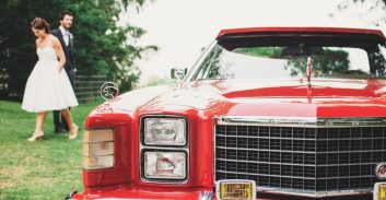 חשד: הבטיח רכבי יוקרה ליום החתונה – וברח לזוגות עם הכסף