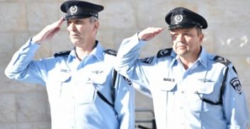 צפו בסרטון: חילופי מפקדים במשטרת מחוז מרכז
