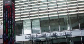 אישום נגד סוחר בבורסה: אחראי ל-1600 הפסקות במסחר הרציף