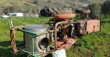 טרקטור התהפך ונהגו נפצע קשה בכניסה לכפר מנדא