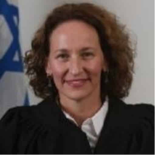 השופטת פינק