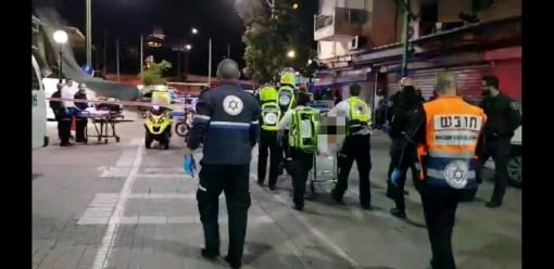 זירת דקירות בנווה שאנן- צילום: תיעוד מבצעי מד"א