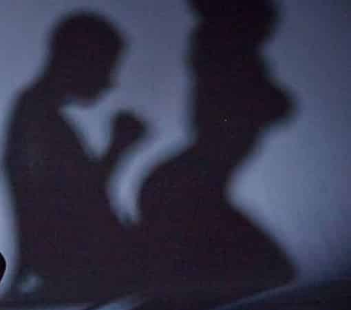 בלי בגדים, מגע אינטימי וממושך, זנות (אילוסטרציה)