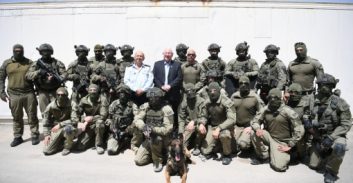 נשיא המדינה לסוהרים בכלא עופר: "לוחמים אמיצים המוצבים בקו החזית"