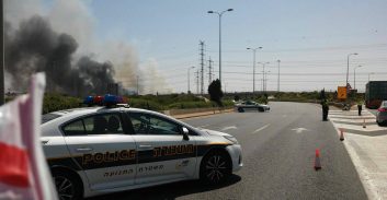 חשד: ניסו לגנוב מכוניות ממגרש גרוטאות שנשרף בצומת ירקונים