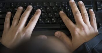 נאשם בעבירות מין בקטינה ברשת שוחרר ללא תסקיר