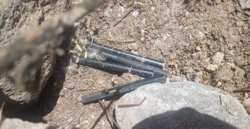 אבן יהודה: שלושה חשודים בהחזקת 900 גרם גראס, עטי אקדח וכסף מזויף