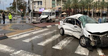 פצועה קשה בתאונה בין מיניבוס לרכב פרטי באשדוד