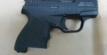 אקדח אותר ברכבו של תושב טירה