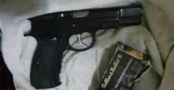 אישום: ברח משוטרים עם אקדח טעון וכדור בקנה