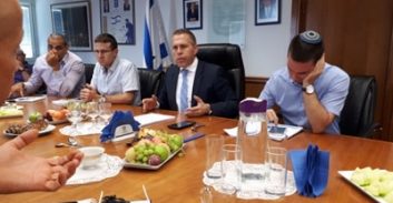 השר ארדן: "נקצר מאסרים בחצי, ונאריך את עבודות השירות לתשעה חודשים"