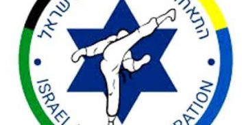 מאמן הקראטה חכם על קשישים